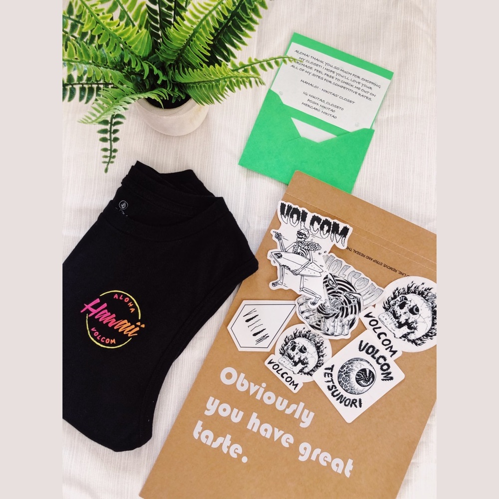 Volcom = FREE Gift with purchase! 🎁